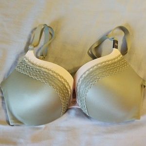 Super pretty victoria secret bra 32d NWT